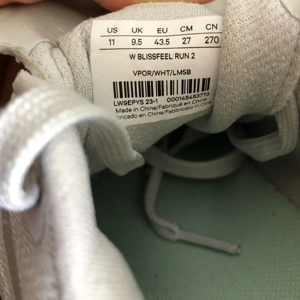 Lululemon Blissfeel 2 Womens Running Shoe silver white size 11
